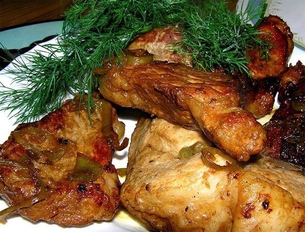 Мясо в имбирно-медовом соусе с чесноком и коньяком