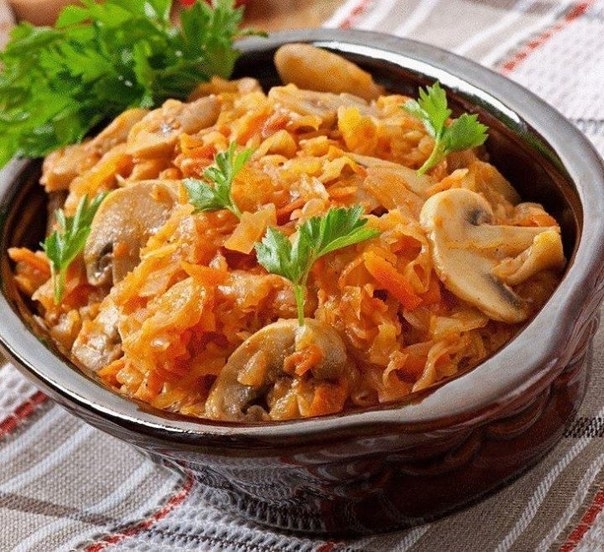 Тушеная капуста с грибами: вкуснейший гарнир! Тушеная капуста с грибами: вкуснейший гарнир!