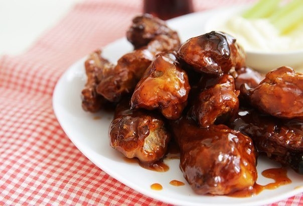 Крылышки BBQ в медовой глазури.
