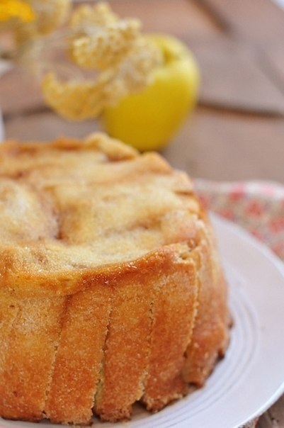 ЯБЛОЧНАЯ ШАРЛОТКА (CHARLOTTE AUX POMMES).