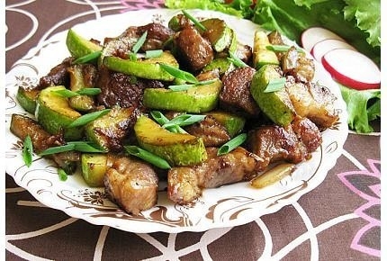Свинина с кабачками.