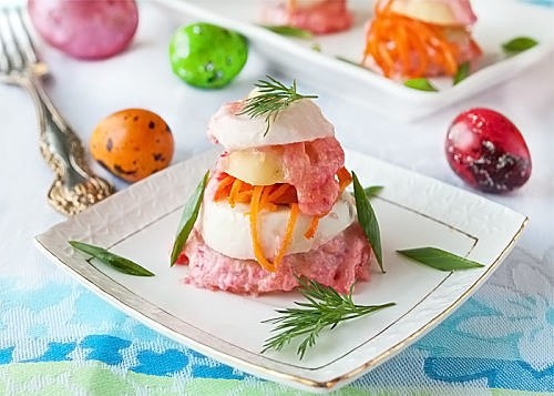 Запеченные яйца с картофелем.