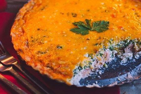Новый год по-новому: пай с лососем и сыром чеддер