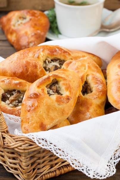 Расстегай с грибами и рисом. Расстегай с грибами и рисом.