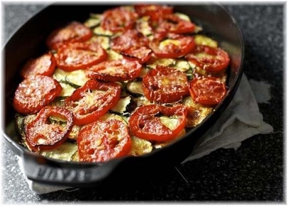 Запеканка из кабачков с рисом и томатами