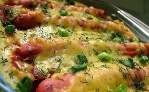 КАРТОФЕЛЬНАЯ ЗАПЕКАНКА С СОСИСКАМИ