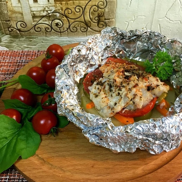 РЫБА, ЗАПЕЧЕННАЯ В ФОЛЬГЕ С КАБАЧКАМИ