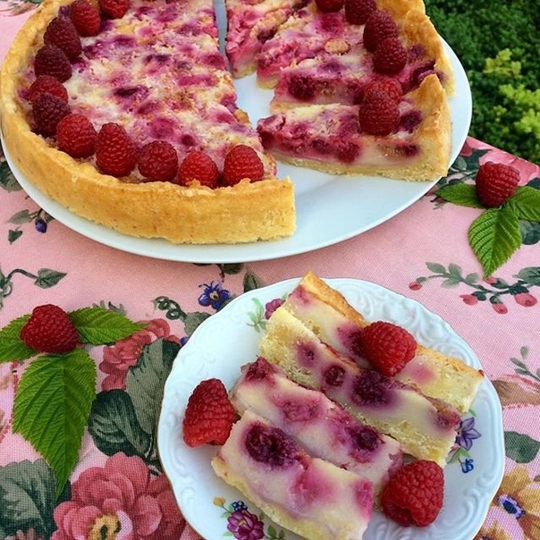 ПИРОГ С МАЛИНОЙ И СМЕТАННОЙ ЗАЛИВКОЙ