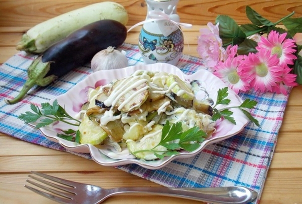САЛАТ С КАБАЧКАМИ И БАКЛАЖАНАМИ