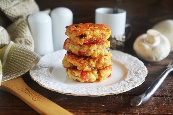 СЫРНИКИ С БЕКОНОМ И ГРИБАМИ СЫРНИКИ С БЕКОНОМ И ГРИБАМИ