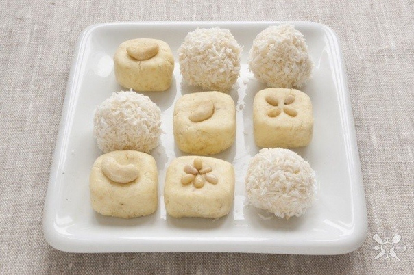 БАРФИ С КОКОСОМ И МОЛОКОМ