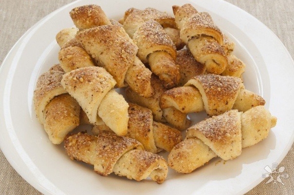 ТВОРОЖНЫЕ РОГАЛИКИ С ОРЕХАМИ
