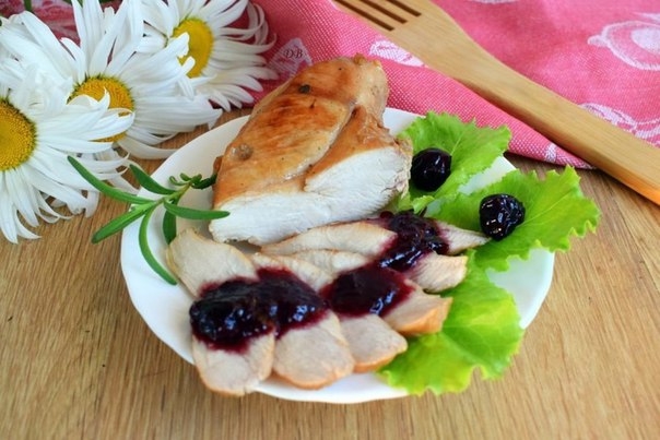 Куриная грудка с вишневым соусом Куриная грудка с вишневым соусом