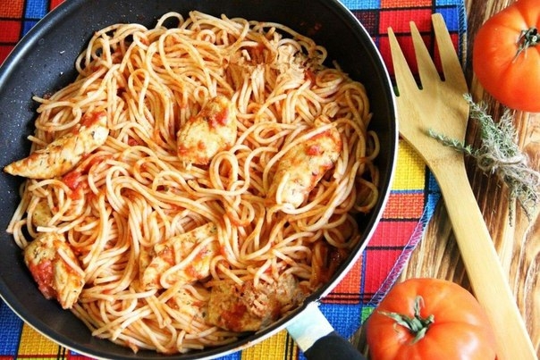 ВКУСНЫЕ СПАГЕТТИ С КУРИНОЙ ГРУДКОЙ НА СКОВОРОДЕ ВКУСНЫЕ СПАГЕТТИ С КУРИНОЙ ГРУДКОЙ НА СКОВОРОДЕ