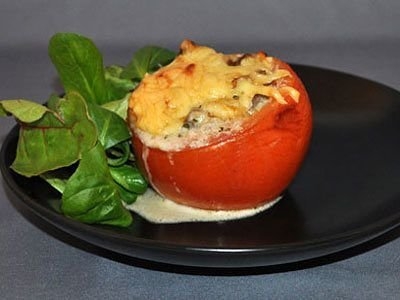 ПОМИРОРЫ, ФАРШИРОВАННЫЕ КУРОЧКОЙ