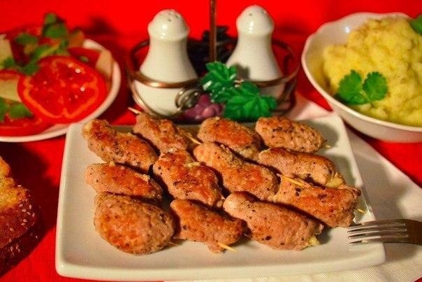 СВИНЫЕ РУЛЕТИКИ С ЧЕСНОКОМ И СЫРОМ