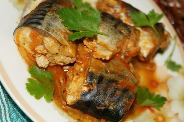 РЕЦЕПТ СКУМБРИИ, ТУШЕННОЙ С ЛУКОМ И МОРКОВЬЮ