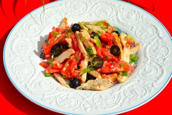 САЛАТ С ОВОЩАМИ, МАСЛИНАМИ И КУРИЦЕЙ САЛАТ С ОВОЩАМИ, МАСЛИНАМИ И КУРИЦЕЙ