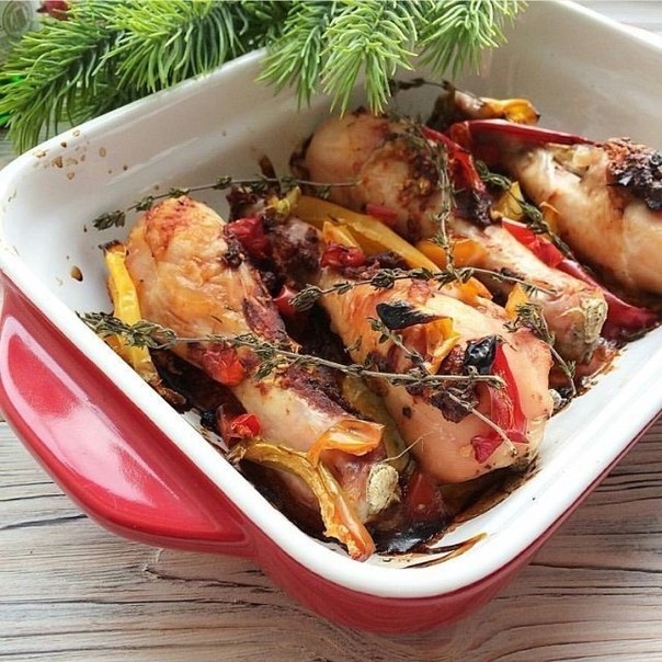 ЗАПЕЧЁННЫЕ КУРИНЫЕ НОЖКИ В ПЕРЦЕ И ТОМАТНОМ СОУСЕ
