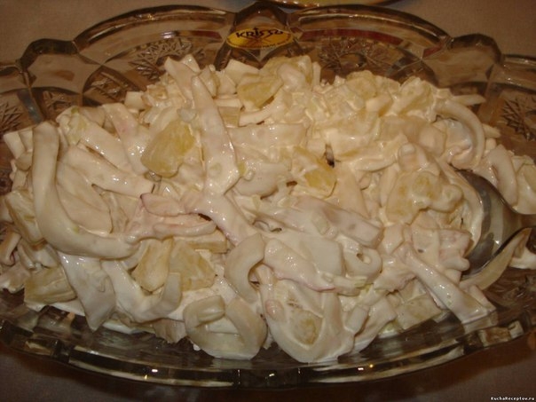 Салат с кальмарами и ананасом Салат с кальмарами и ананасом