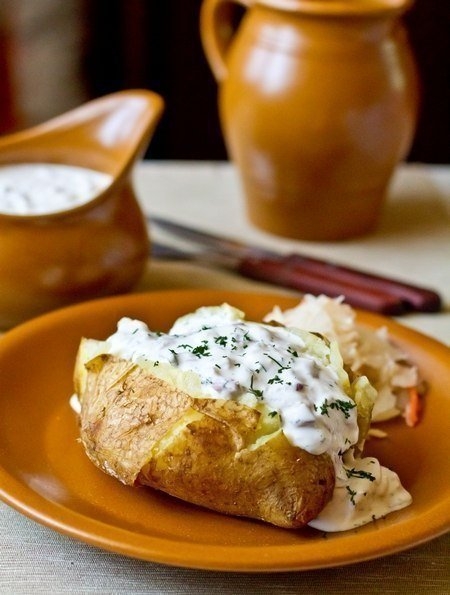 Печеный картофель с селедочным соусом!