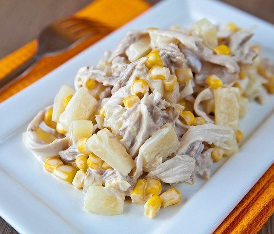 Легкий и сытный салат с курицей!