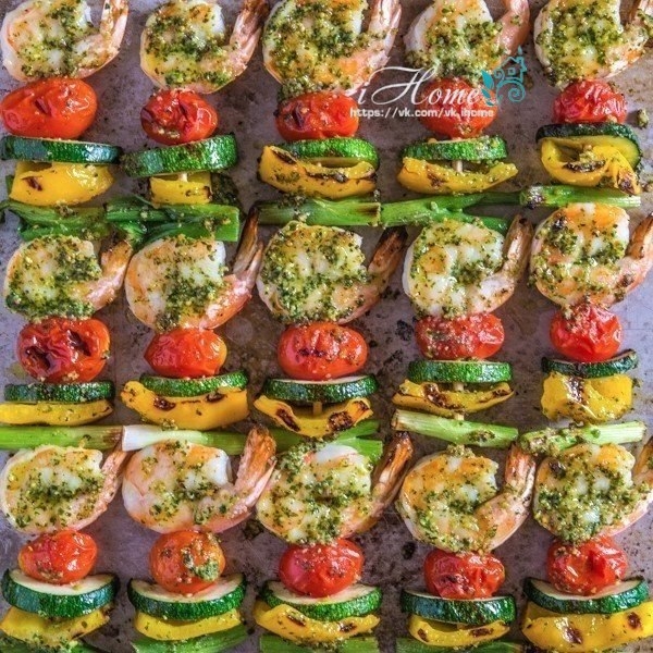 Яркий и сочный шашлык с креветками и овощами Яркий и сочный шашлык с креветками и овощами