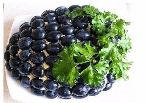 САЛАТ С КУРИЦЕЙ "ГРОЗДЬ ВИНОГРАДА"