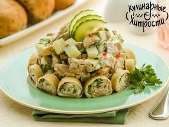 КУРИНЫЙ САЛАТ С БЛИНАМИ И ГРИБАМИ КУРИНЫЙ САЛАТ С БЛИНАМИ И ГРИБАМИ