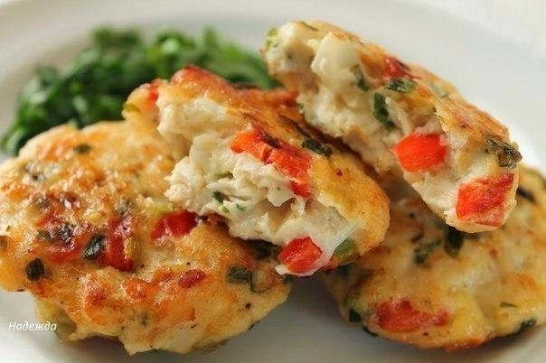 КУРИНЫЕ КОТЛЕТЫ С ЦВЕТНОЙ КАПУСТОЙ И БОЛГАРСКИМ ПЕРЦЕМ КУРИНЫЕ КОТЛЕТЫ С ЦВЕТНОЙ КАПУСТОЙ И БОЛГАРСКИМ ПЕРЦЕМ