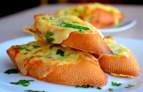 БУТЕРБРОДЫ С СЫРОМ И ЧЕСНОКОМ