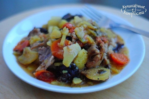 ЖАРКОЕ ИЗ КУРИЦЫ С ЧЕРНОСЛИВОМ В ГОРШОЧКАХ ЖАРКОЕ ИЗ КУРИЦЫ С ЧЕРНОСЛИВОМ В ГОРШОЧКАХ