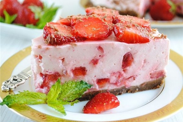 Торт из творога со свежей клубникой Торт из творога со свежей клубникой