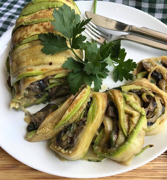 Рулет из кабачков с грибами, вкус бомба! Рулет из кабачков с грибами, вкус бомба!