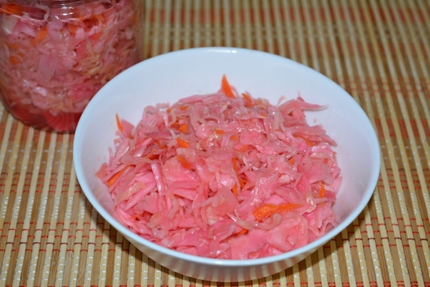 Капуста маринованная со свеклой и морковью быстрого приготовления в банках