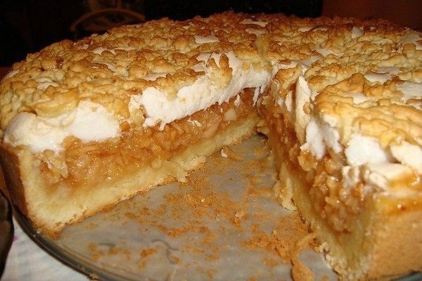 Сливочно-яблочный пирог с суфле