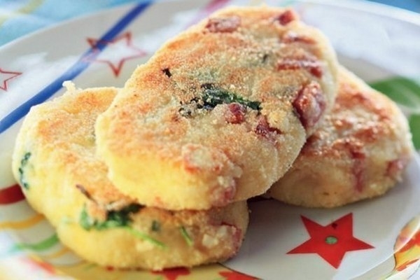 Картофельные котлетки с сыром и ветчиной