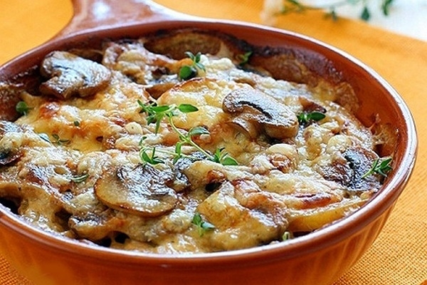 Запеканка из куриного филе с шампиньонами Запеканка из куриного филе с шампиньонами