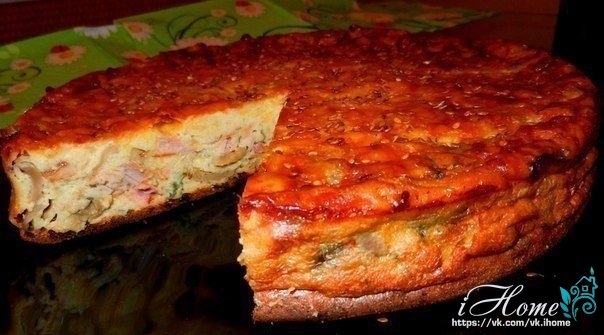 Пирог-сметанник с курицей и грибами