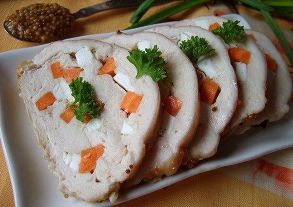 Рулет из куриной грудки ⠀