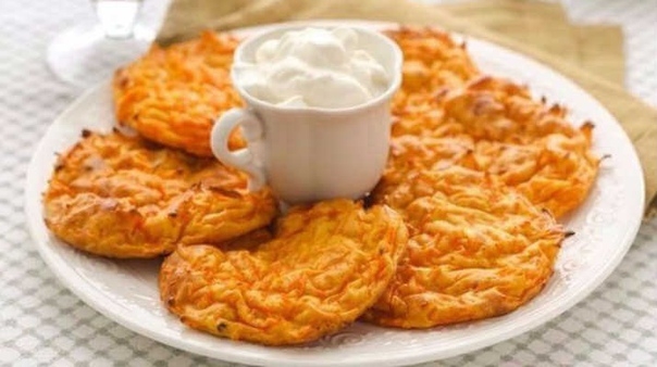 МОРКОВНЫЕ ОЛАДЬИ С КУКУРУЗНОЙ МУКОЙ
