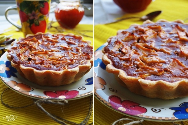 БЛИННЫЙ ПИРОГ С КАРАМЕЛЬНЫМИ ЯБЛОКАМИ