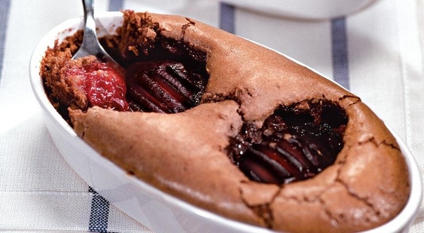 КЛАФУТИ С ШОКОЛАДОМ И СЛИВАМИ