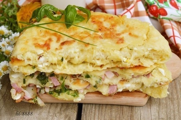 ПРОСТЫЕ СЫРНЫЕ ЛЕПЁШКИ С НАЧИНКОЙ