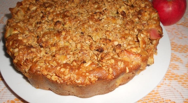 Шарлотка с посыпкой из мюсли Шарлотка с посыпкой из мюсли