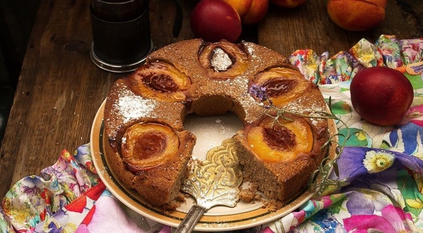 Пирог из гречневой муки с фундуком и нектаринами Пирог из гречневой муки с фундуком и нектаринами