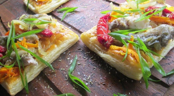 Слойки с овощами и карпом Слойки с овощами и карпом