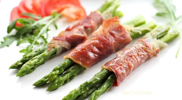 Затрак из спаржи и сыровяленого мяса Затрак из спаржи и сыровяленого мяса