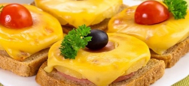 Бутерброды с ананасом и сыром в духовке