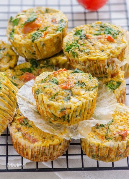 Маффины с помидорами, шпинатом, киноа и яйцами Маффины с помидорами, шпинатом, киноа и яйцами